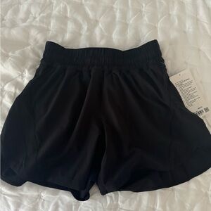 NWT LULULEMON TRACK THAT SHORTS HIGH RISE 5”